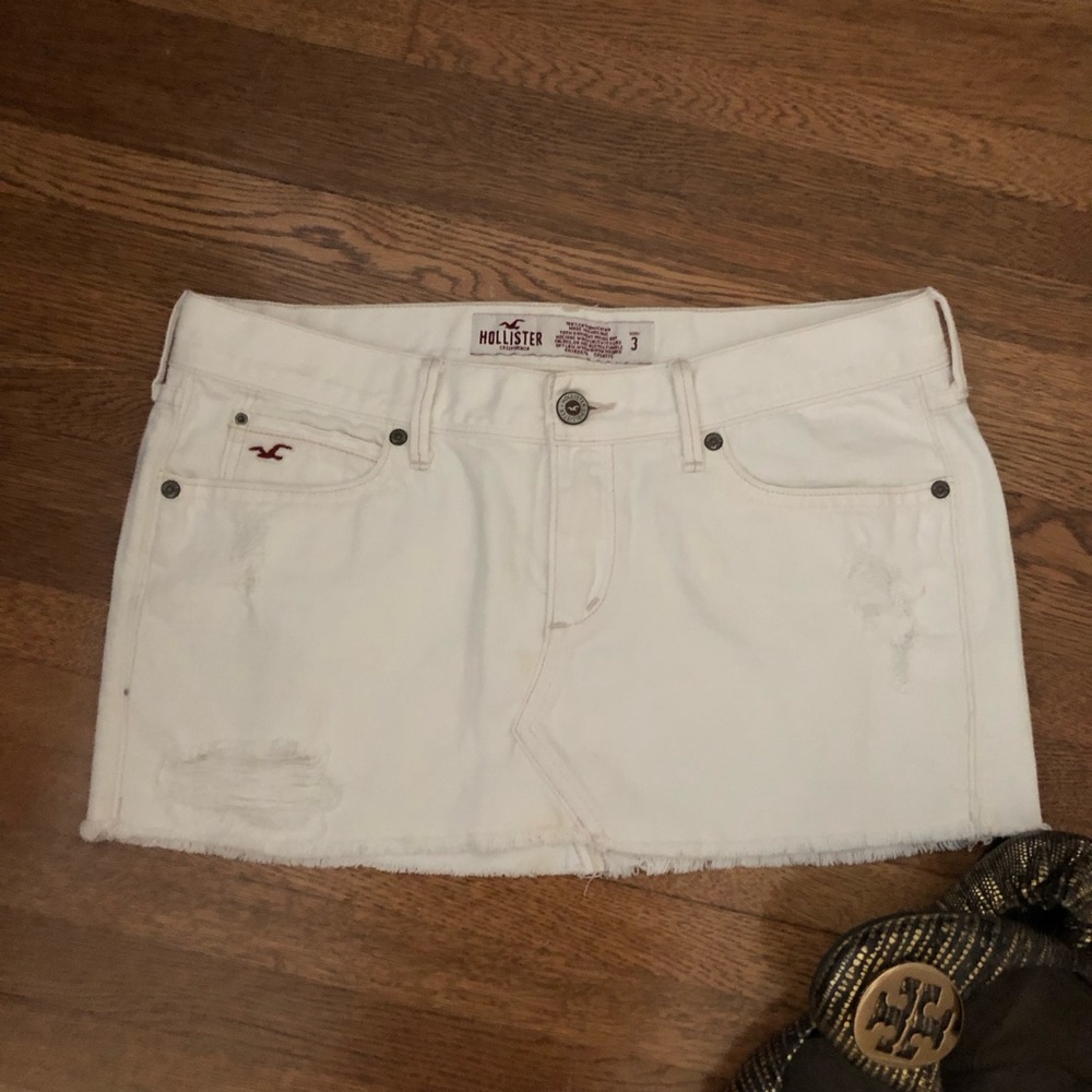 Hollister factory destroy denim mini skirt ivory size 3